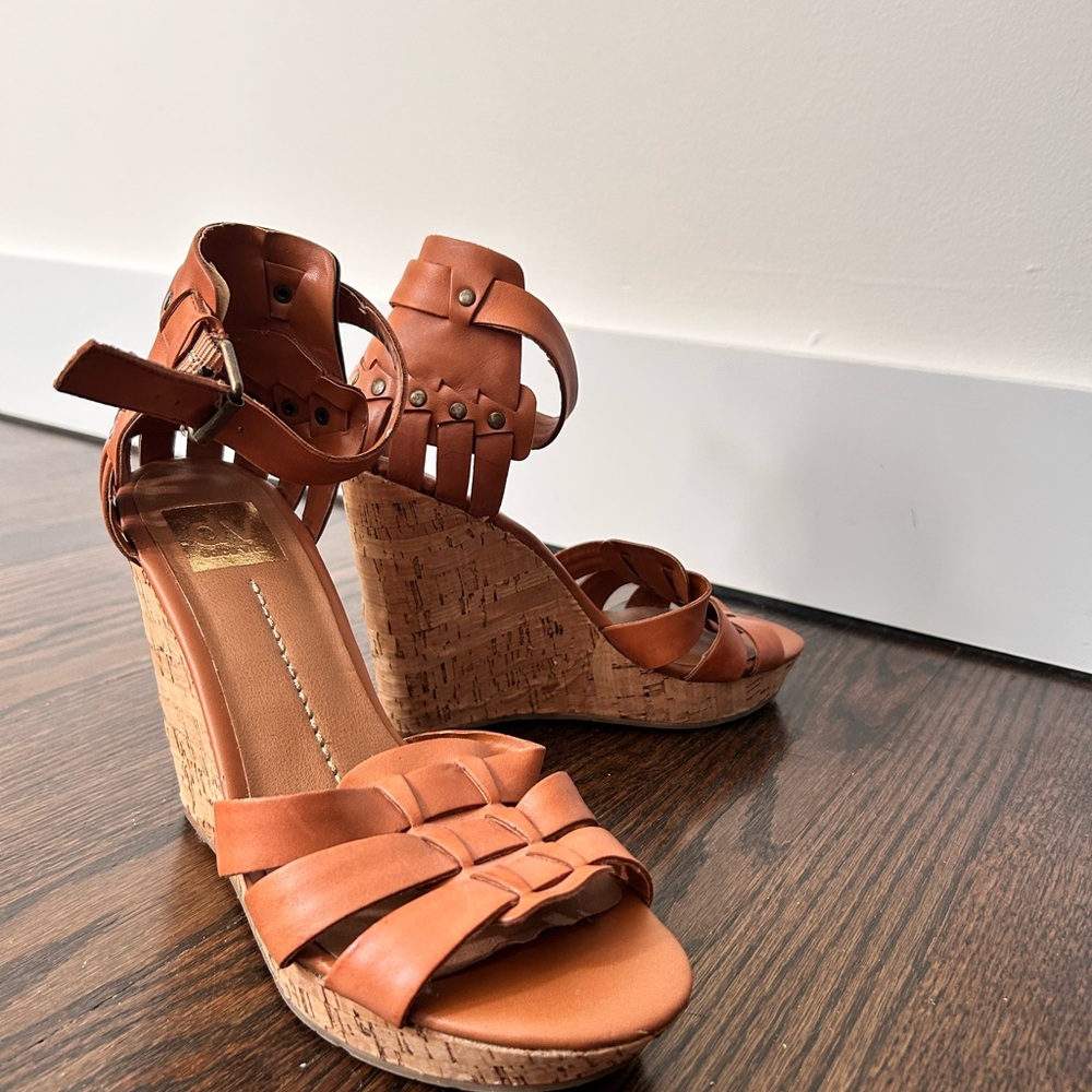 Dolce Vita Women's Tan Wedge Sandals